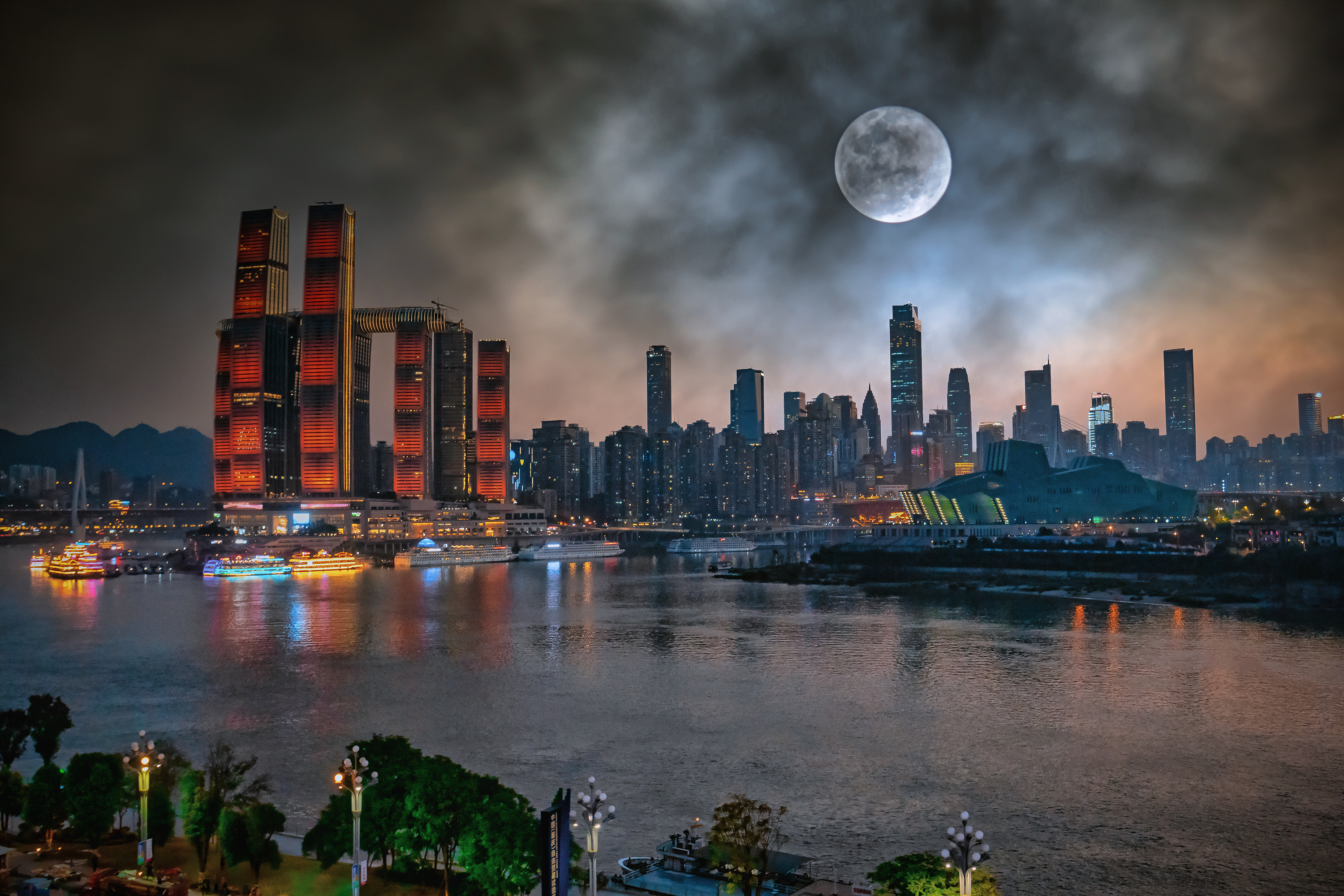 山城奇迹，重庆，自信与成就的舞台